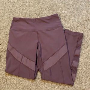 Leggings w/ mesh sides.